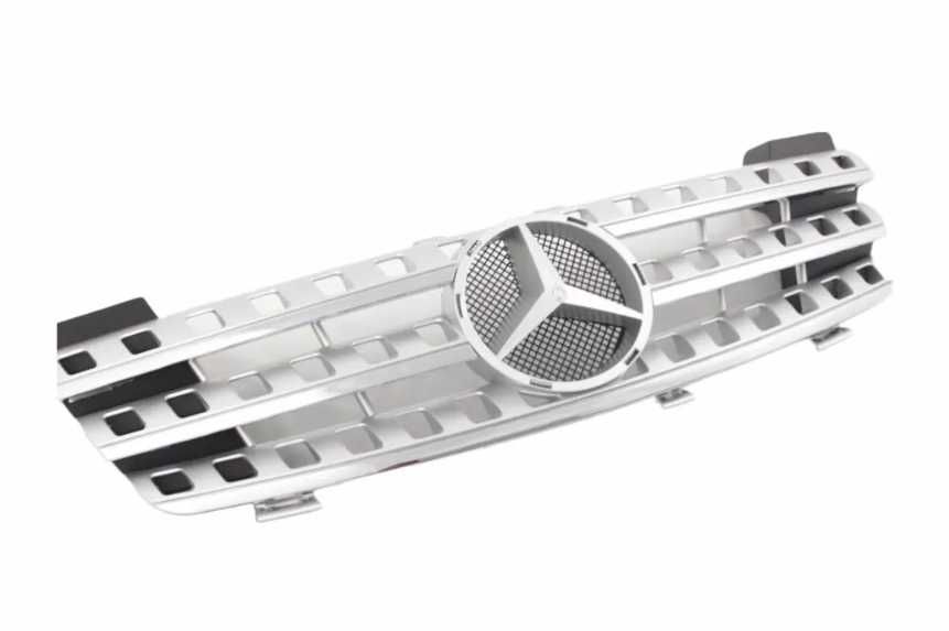 Решетка за Mercedes ML W164 (2005-2008) -хром/черна с хромлайсни.