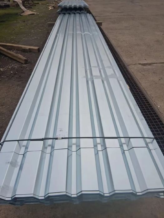 Vând tabla cutata cuta h 35 avem diferte grosimi 
Latimea de un 1 metr