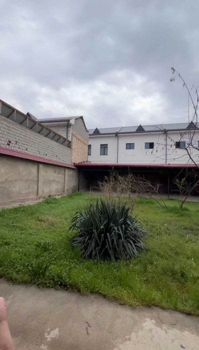 Xonabodda hovli sotiladi, 9 sotiq.