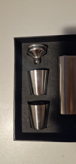 Set plosca inox, 2 pahare, palnie, nefolosite