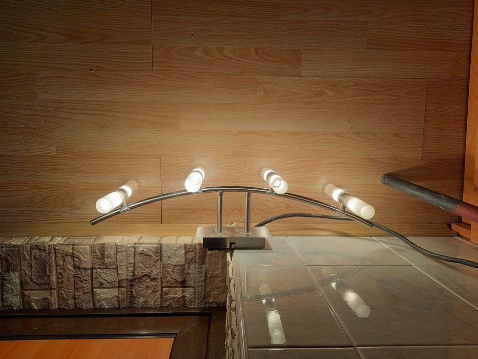 Продавам 1 брой осветително  тяло