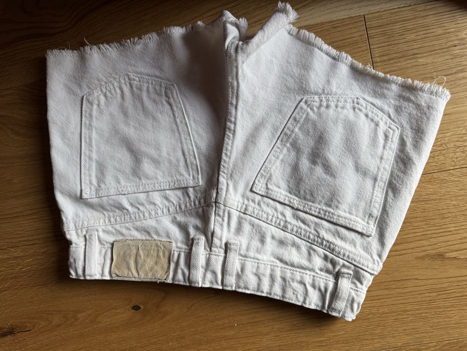 Vand pantaloni zara scurti, marime 11-12 ani