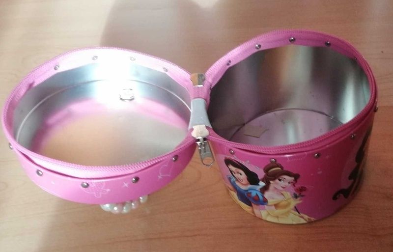 Gentuța metalica cu prințesele Disney