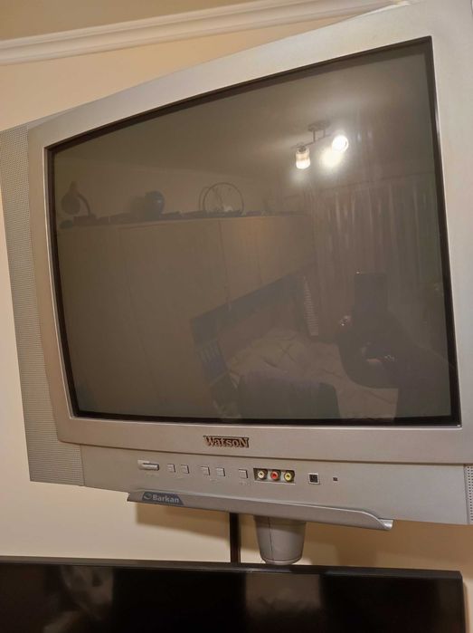 Vand urgent TV Watson diagonala 54 cm si suport perete usor negociabil