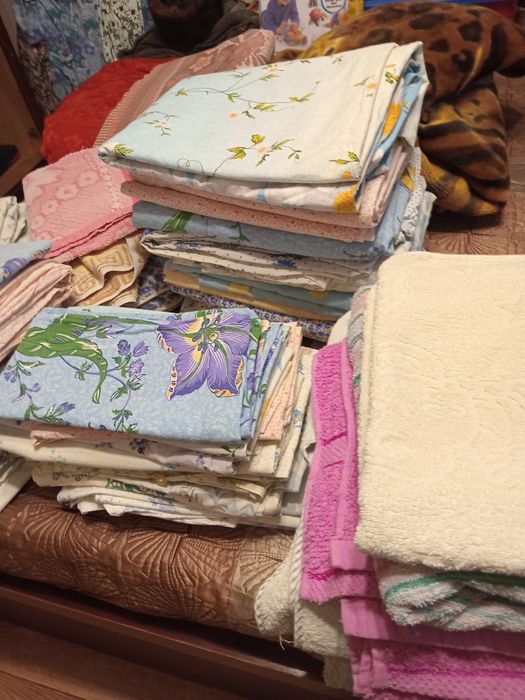 Продам  постельное белье, одеяла,полотенца, пледы и др.
