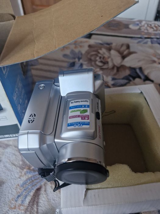 Продам Видеокамеру DV 7000.