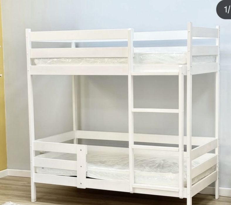 Продам двухъярусный кровать  с матрасами