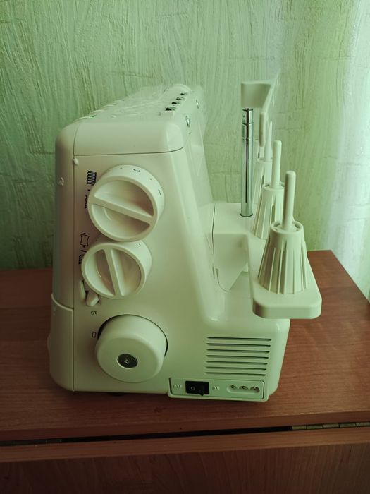 Продам оверлог новый