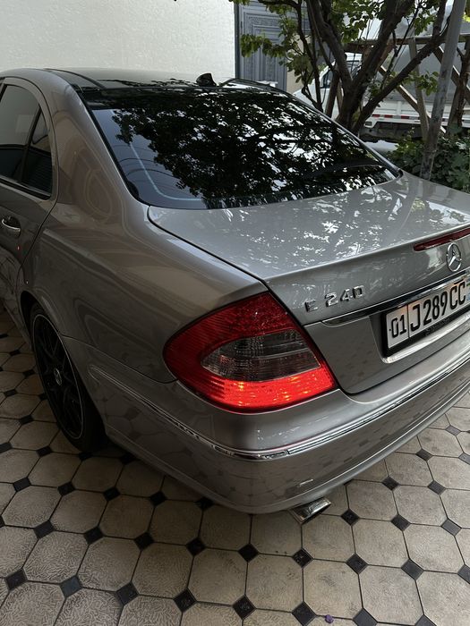 Mersedes benz 211 e240