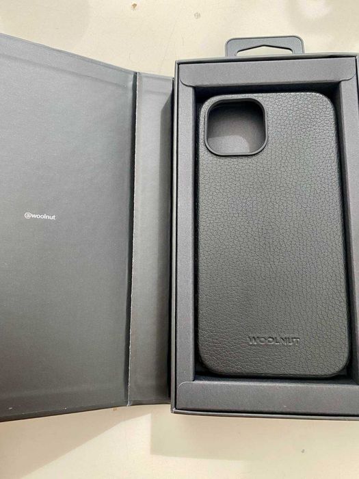 Case WOOLNUT iPhone 15 Black Leather
