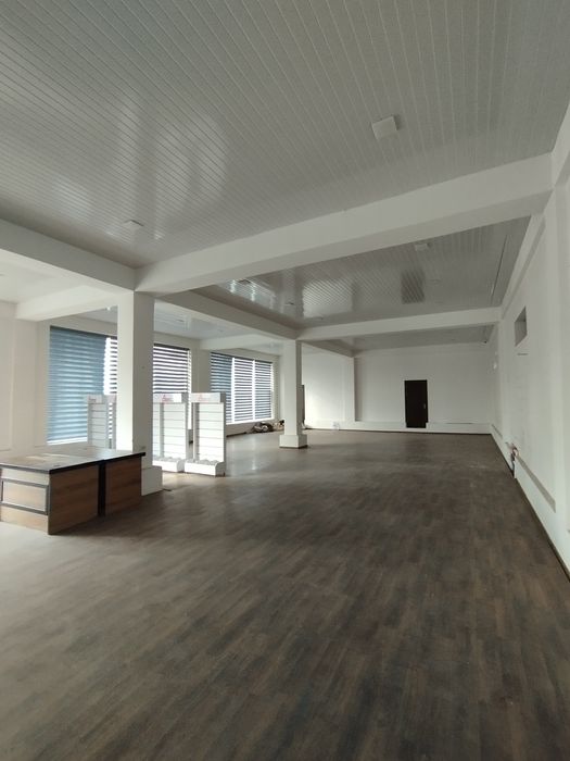 Uch Qaxramonda 300 m² Universal bino – Masjid va Maktab yoni