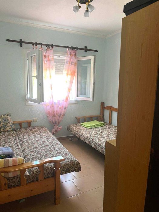 Продава двуетажна къща 75 м2 и двор 400 м2 в Аспровалта, Гърция