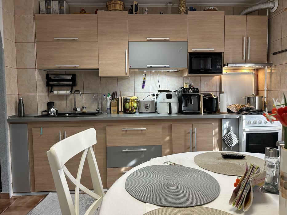 Vand apartament cu 2 camere, decomandat, la etajul 1, 52mp + 8 mp balcon