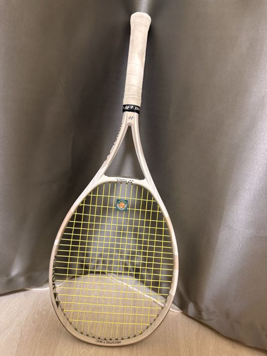 Продам ракетку Yonex Vcore 98