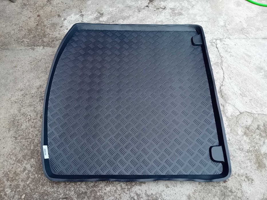 Стелка в багажника БМВ Е61