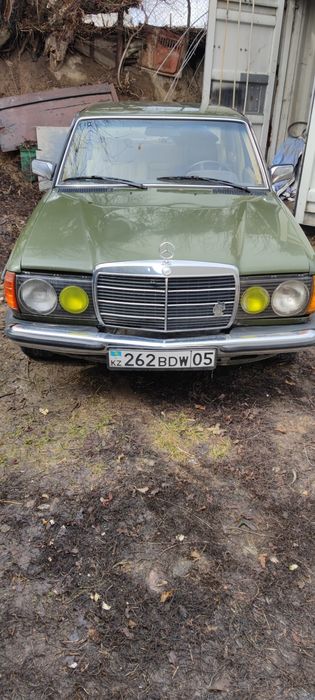 Автомобиль Мерседес 230
