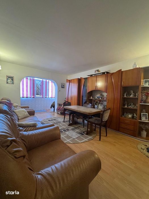 Apartament cu 3 camere Cartier Mal