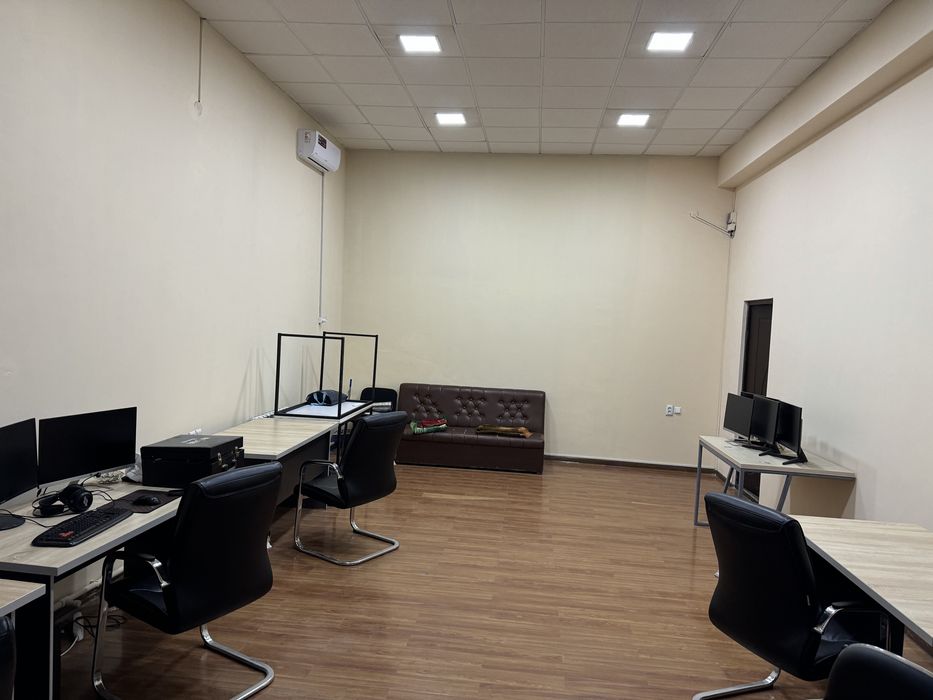 Arendaga o’zimiki  140 kv metr 2 etaj sanuzel 3 hona bo’lingan