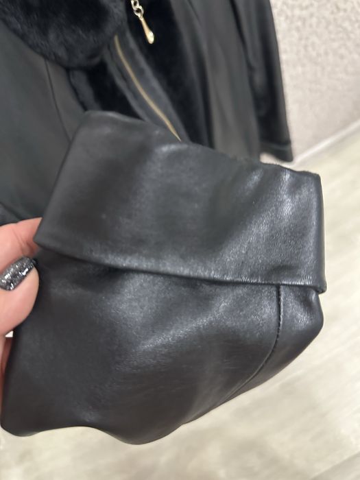 Продам куртку женскую