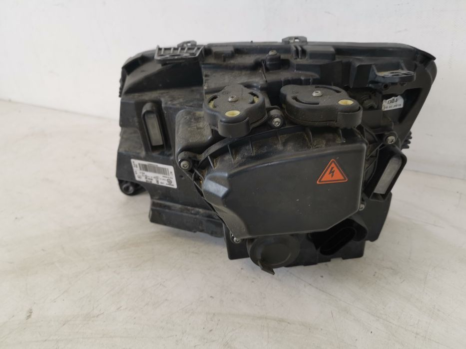 Фар Дясно С Ксенон Пълен Лед Фолксваген VW Амарок 1 [фейслифт] Повреде