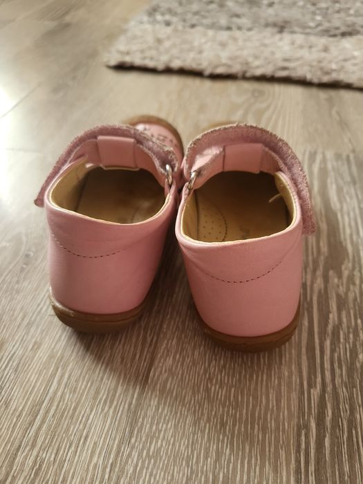 Детски обувки от естествена кожа