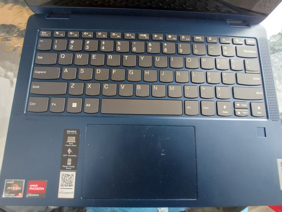 Vând laptop Lenovo defect