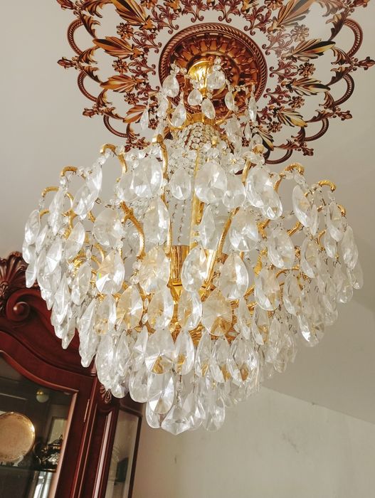 Продаётся люстра в хорошем состоянии