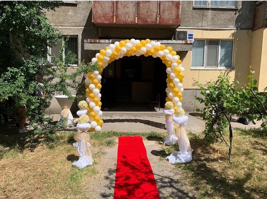 Украси под наем за вашите поводи и тържества