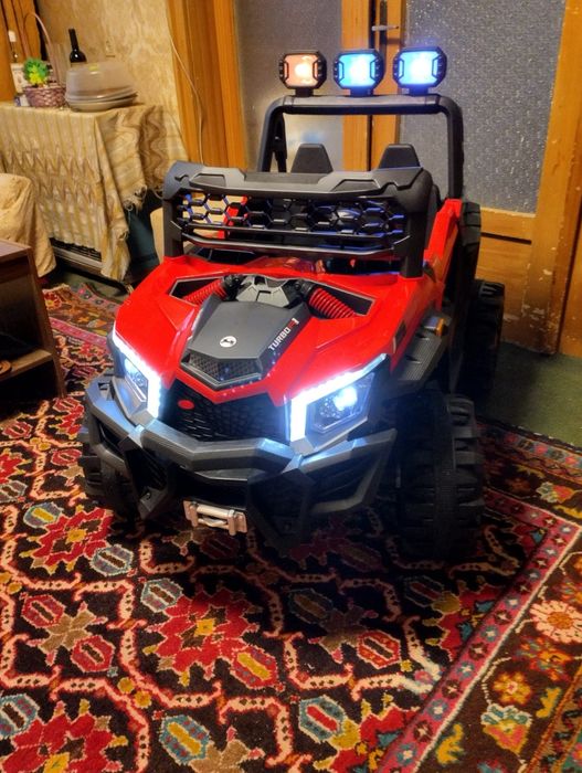 Електрически автомобил за каране джип