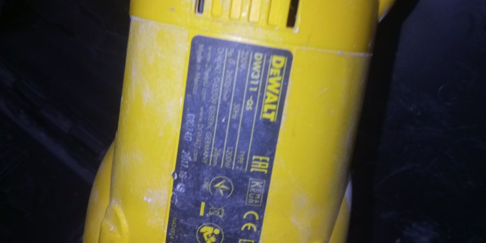 Fierăstrău Dewalt DW 311