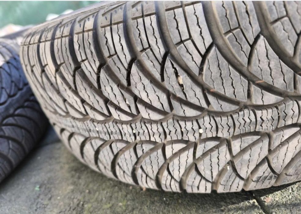 Джанти за Мерцедес с оригинални тасове и зимни гуми 205/55/16