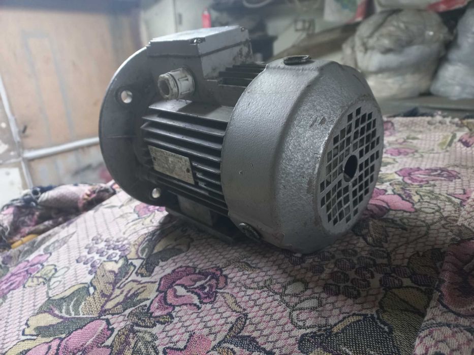 Электродвигатель 0.75квт.