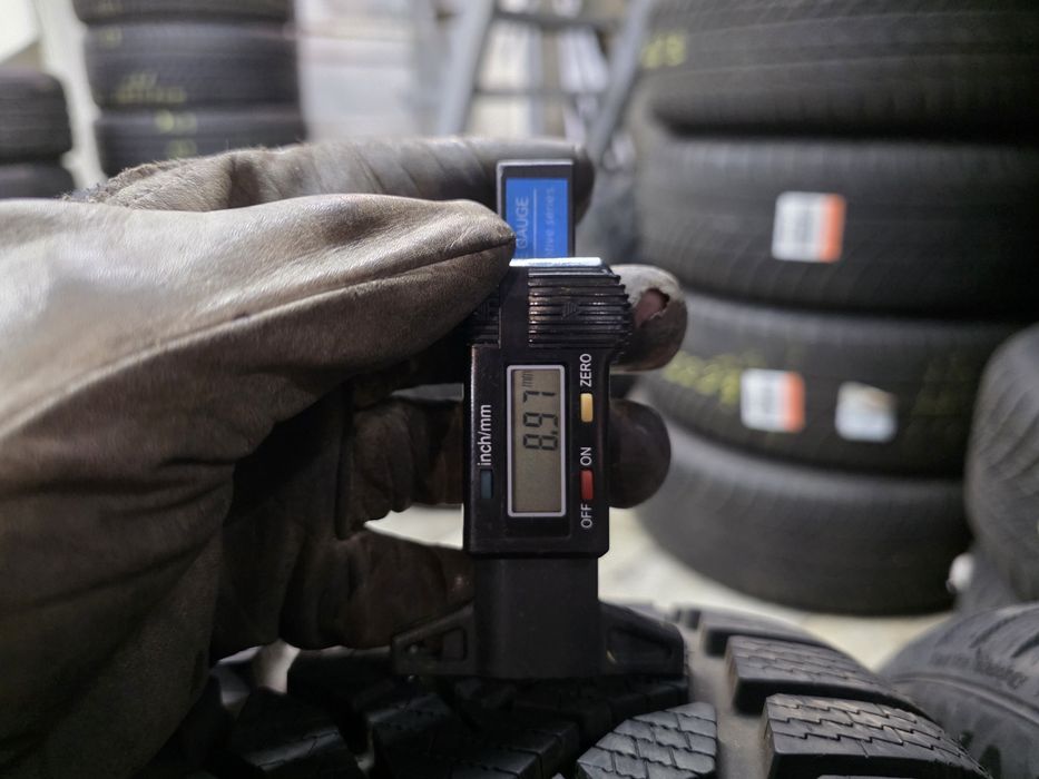 2бр Като нови Зимни гуми 225 55 16 - Uniroyal- DOT 2023