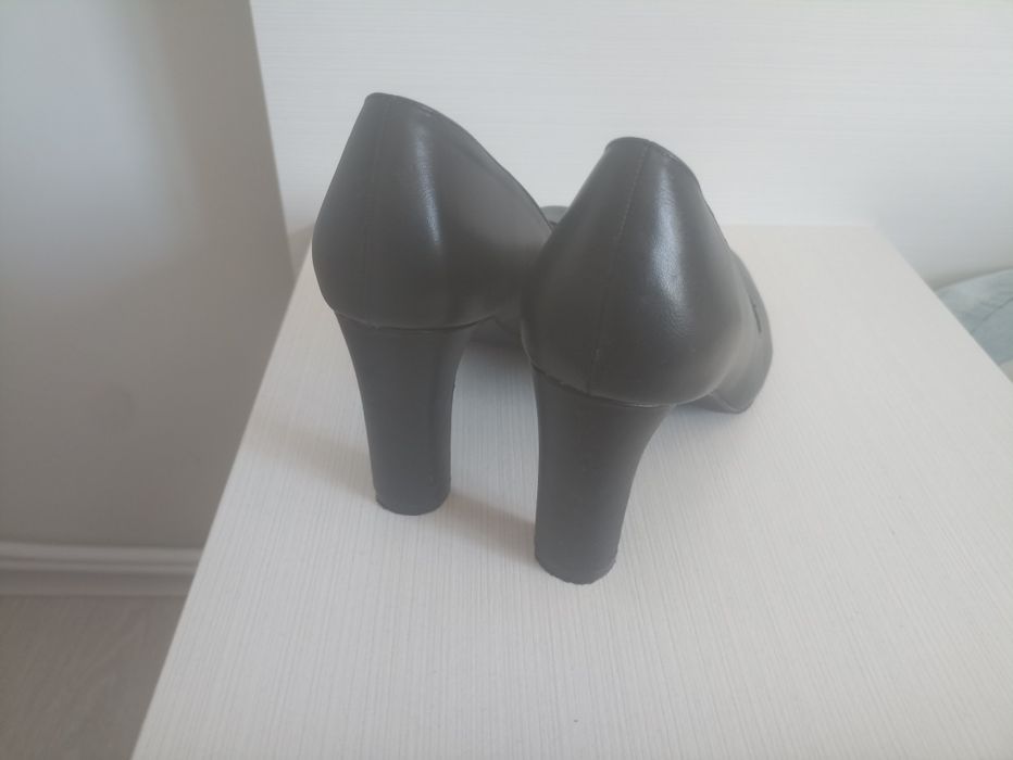 Дамски затворени обувки