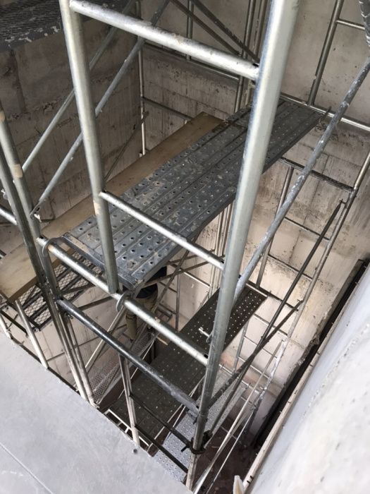 Олекотено мобилно скеле под наем раб. височина от 2 м до 15 м