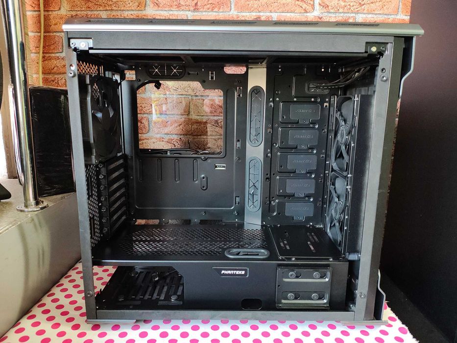 Carcasa Phanteks Enthoo Evolv Glass Satin Black.