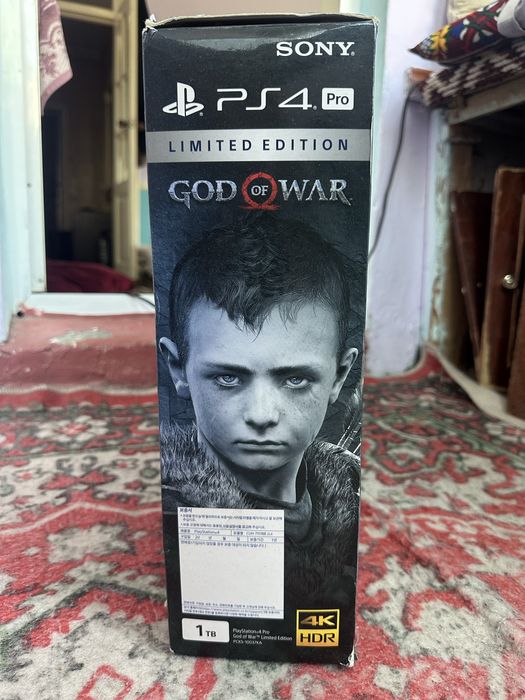 Playstation 4 pro 1T god of war limited edition