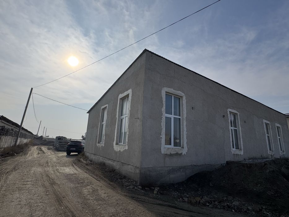 8 sotix yer 200 m2 binosi bilan sotiladi