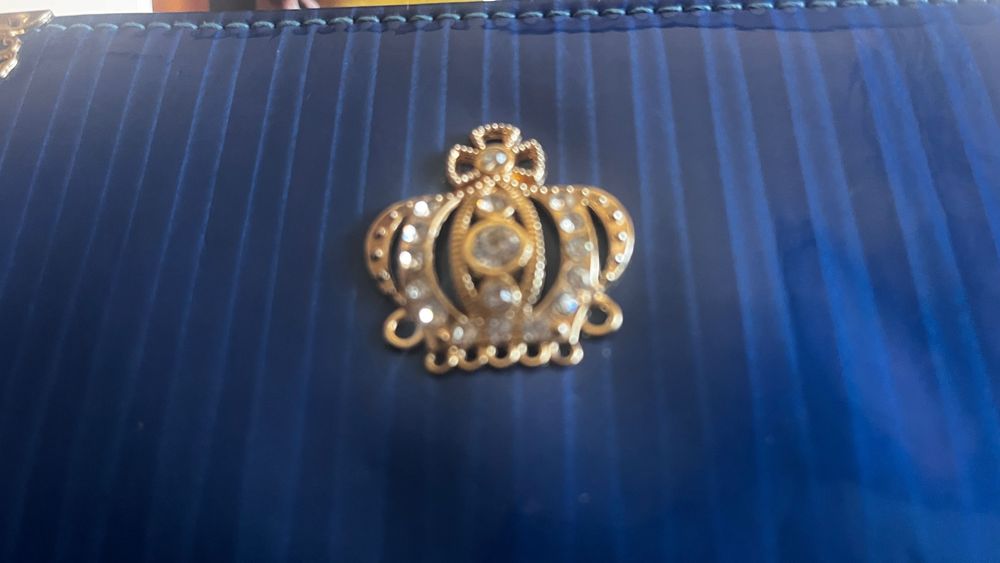 Лачен дамски портфейл