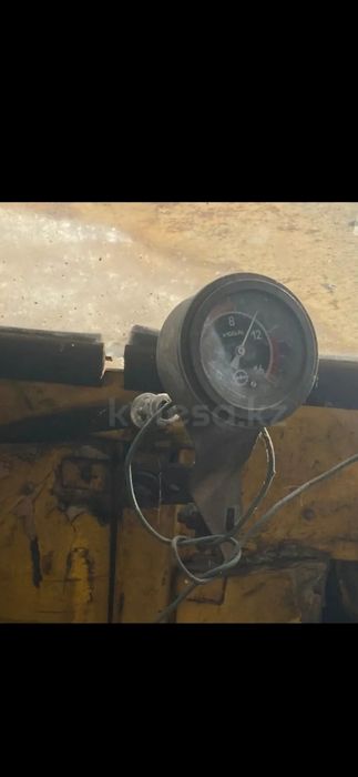 Трактор к 701 с лопатой