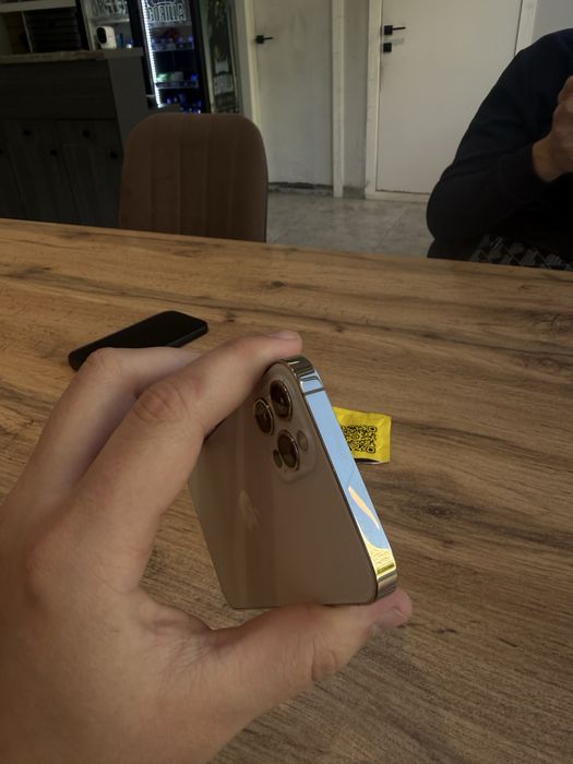 Срочно продам айфон Iphone 12 pro