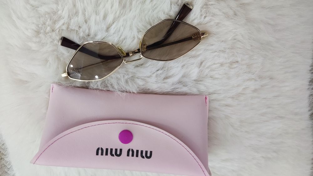 Miu Miu Супер актуални слънчеви очила