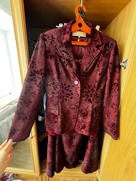 Нарядный женский костюм тройка с юбкой