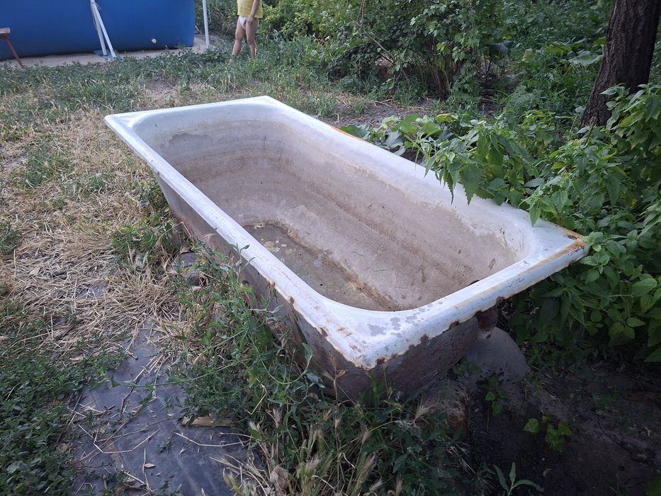 Продам чугунную ванну советскую