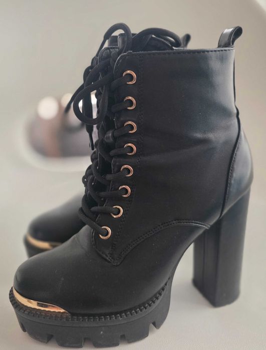 Боти от изкуствена кожа