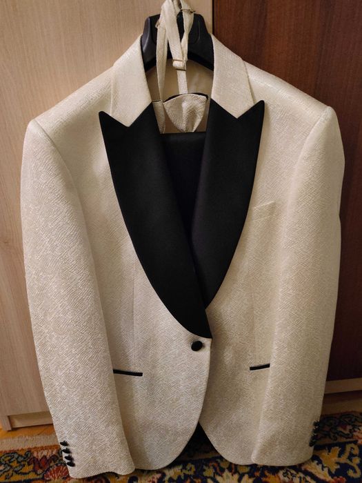 Costum de ceremonie alb