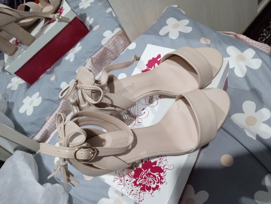 Yozgi tufli 39razmer yangi kiyilmagan  narxi 100ming som