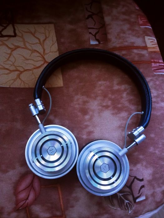 Master & Dynamic MH30 
Master & Dynamic MH30