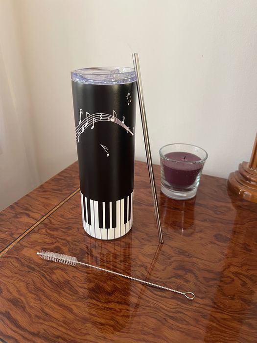 Термо чаша със сламка
За топли и студени напитки