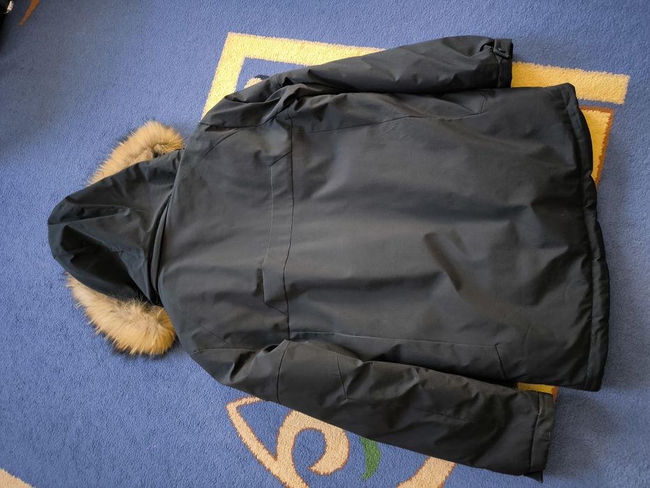 Продам зимнюю куртку , размер 48 .